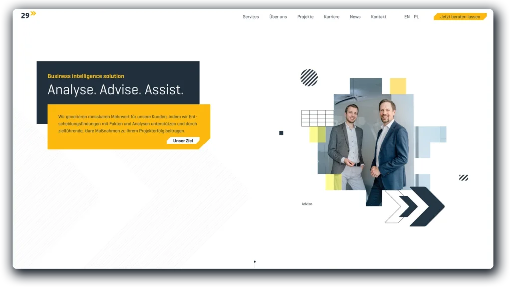 Corporate Website von 29 Forward: Ein minimalistisches, modernes Webdesign mit weißen, gelben und schwarzen Elementen. Zwei Männer in Anzügen stehen vor einer abstrakten geometrischen Grafik. Der Text auf der Website lautet: ‘Analyse. Advise. Assist.’.